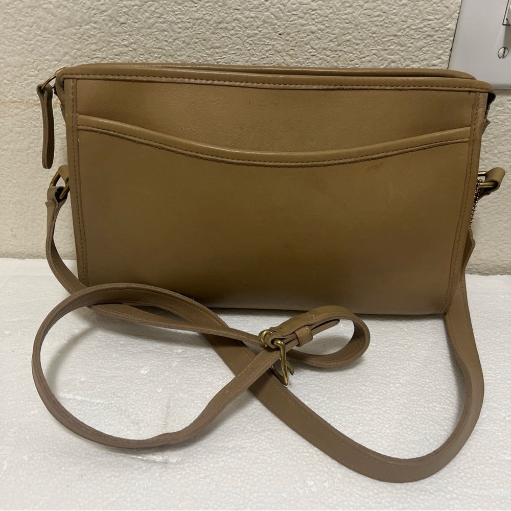 Vintage Coach Taylor Zip Crossbody Shoulder Bag #9944 Tan Leather